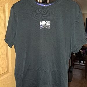 Nike Men's Black T-Shirt